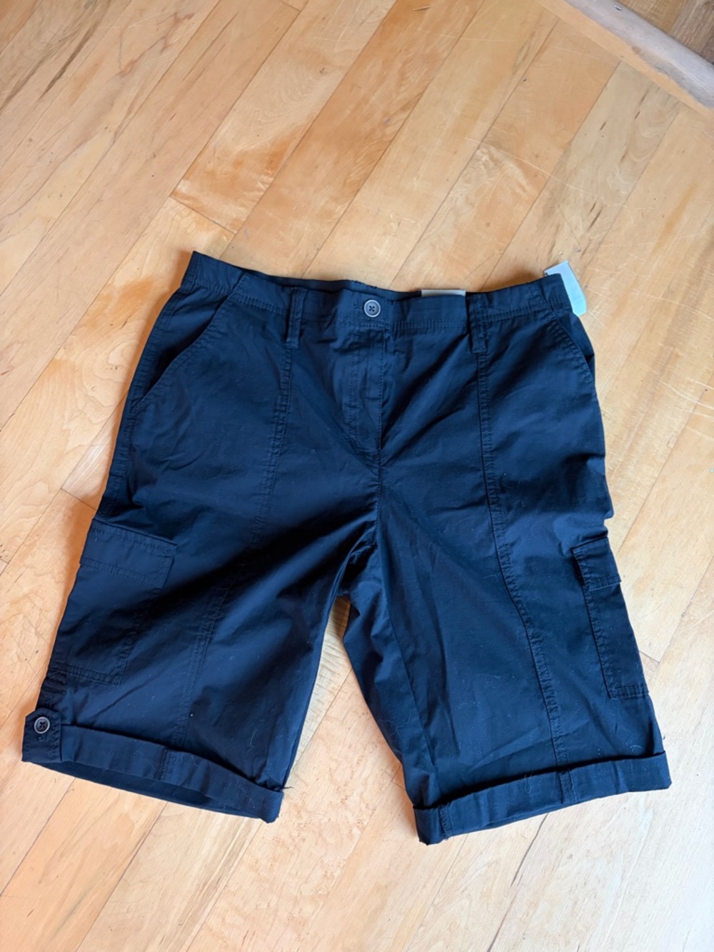 Chico shorts, cargo utility black stretch, NWT classic rise pockets Women’s SZ6